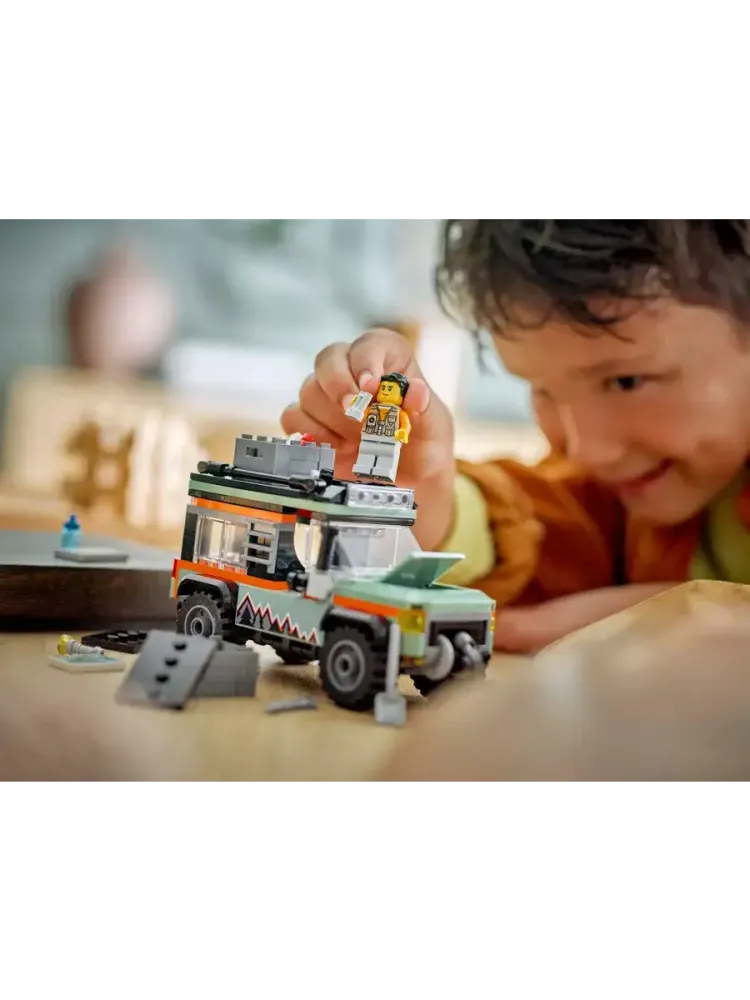 Конструктор LEGO Сity 60447 Внедорожный горный грузовик 4x4