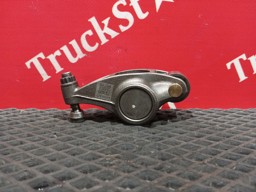 Коромысло впускного клапана 2023г.