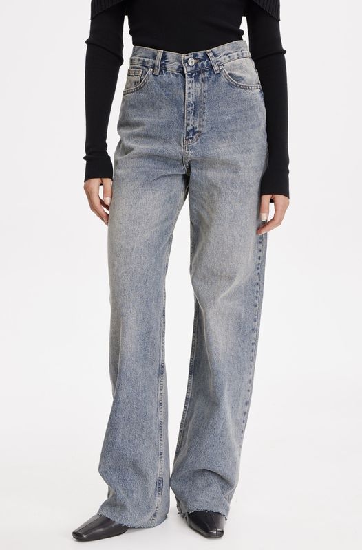 Джинсы прямые с необработанным низом