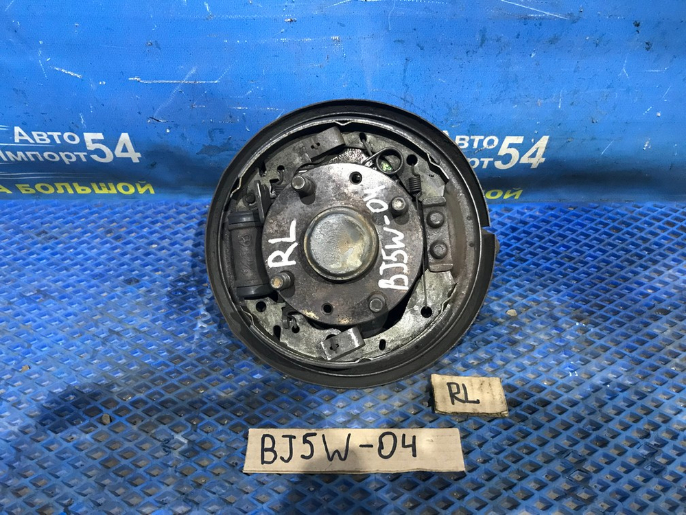 Ступица задняя левая MAZDA FAMILIA 1999