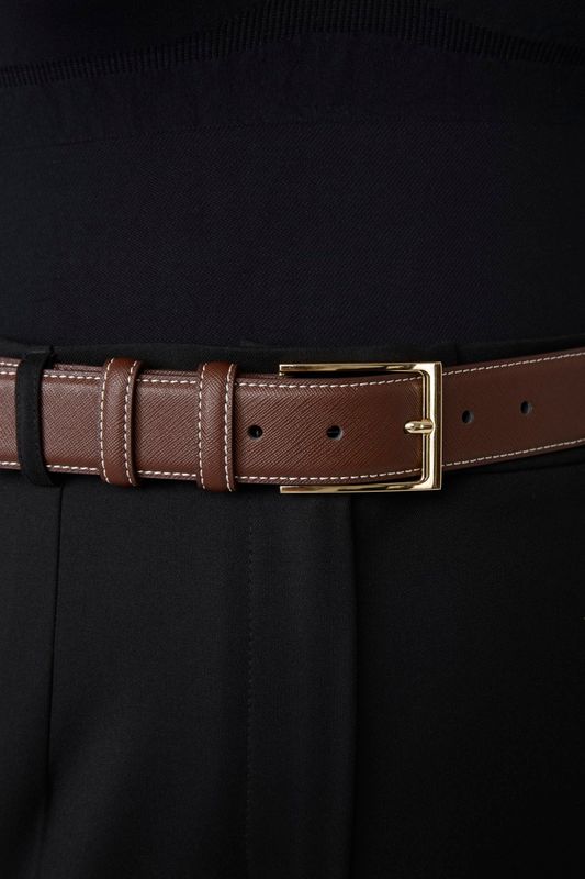 Классический ремень из кожи saffiano c контрастной отстрочкой, 35 мм, коричневый