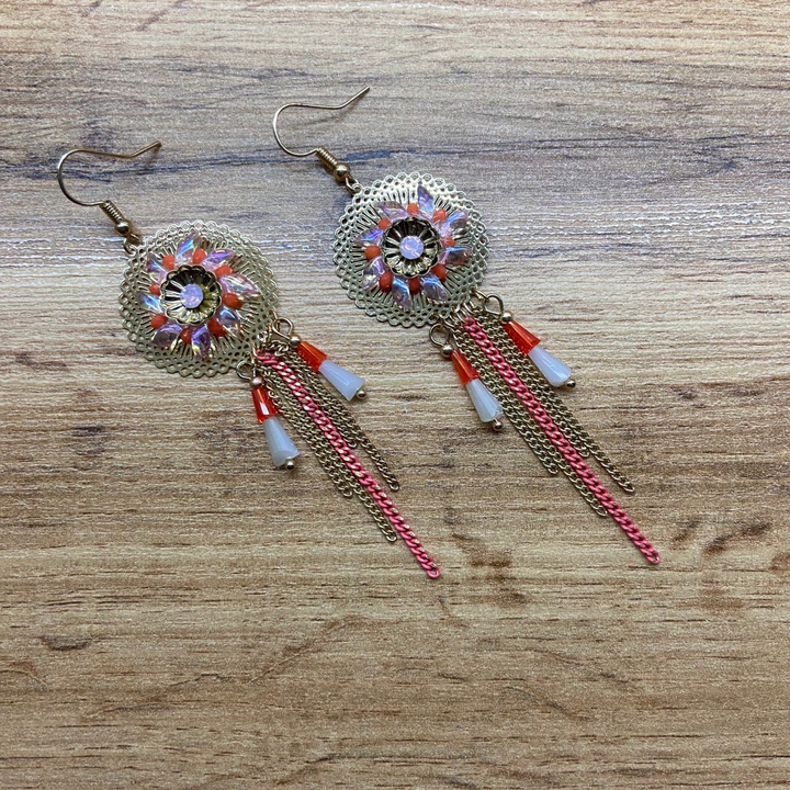 Серьги Ажурный круг солнышко из камней подвески цепочки бусинки цвет коралловый металл золотистый