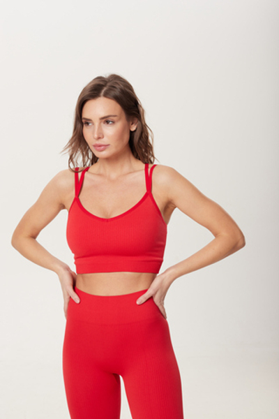 Топ бесшовный на бретелях в рубчик