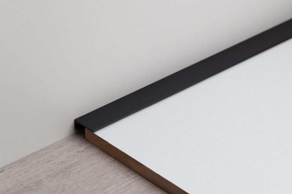 Антиплинтус алюминиевый Апл 01.2700.15. Черный 16х6,1х2700мм