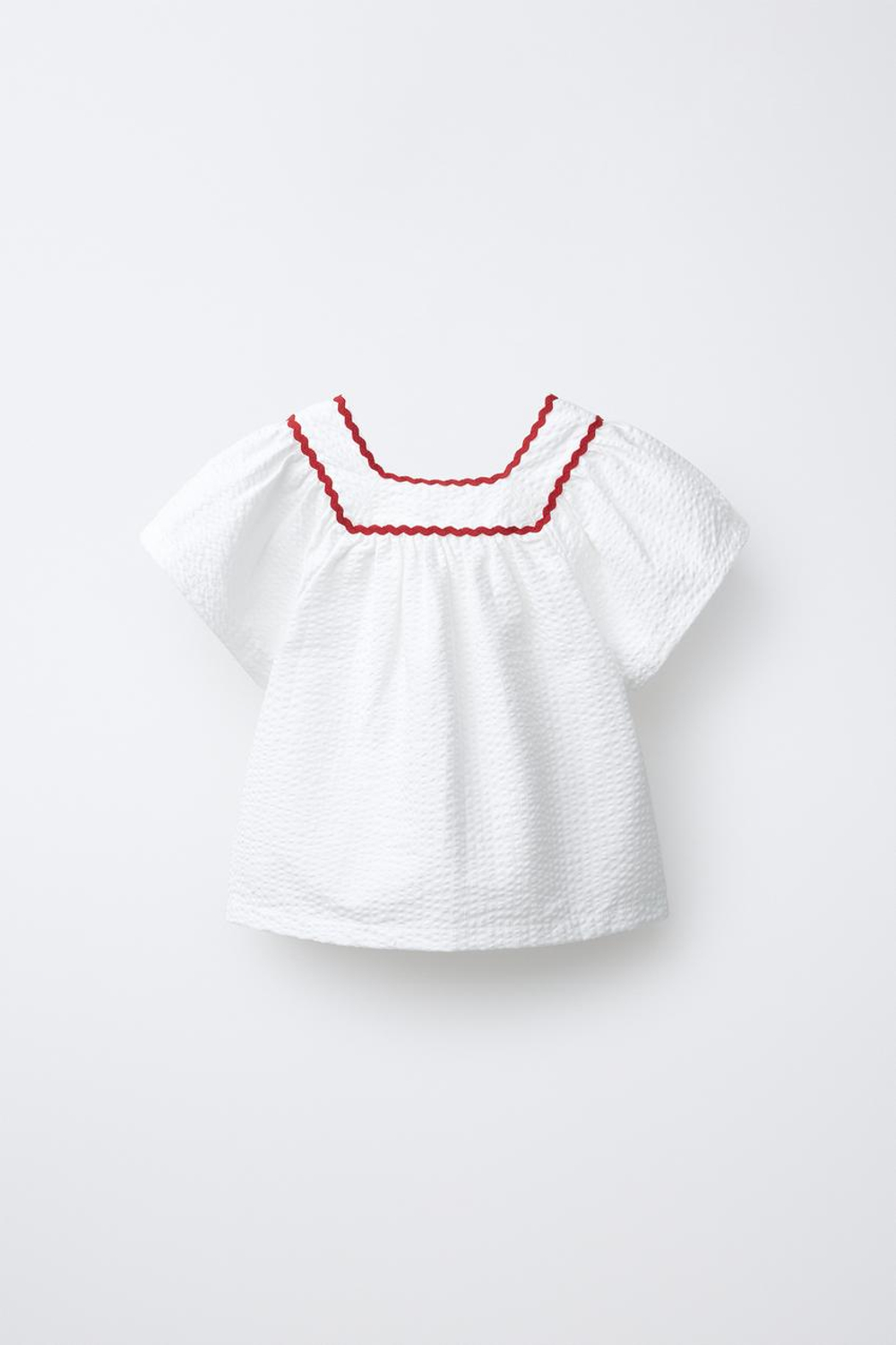 ZARA ТОП ИЗ ТЕКСТУРНОЙ ТКАНИ С ВОЛНИСТЫМ КРАЕМ, ЖЕЛТОВАТО-БЕЛЫЙ