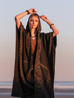 Накидка с капюшоном и орнаментом Аяуаска