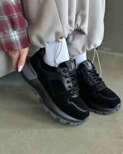 Кроссовки из натуральной замши