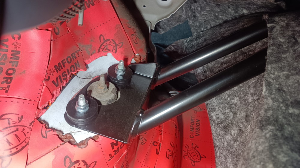 Распорка задних стоек (стаканов) Dodge Charger 7 (LD) (ПОД ЗАКАЗ)