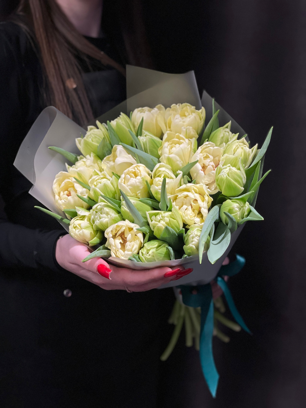 25 пионовидных тюльпанов