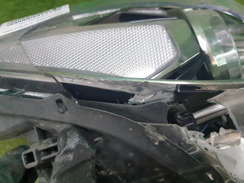 Битая Фара правая Genesis G70 (2017-2021) LED