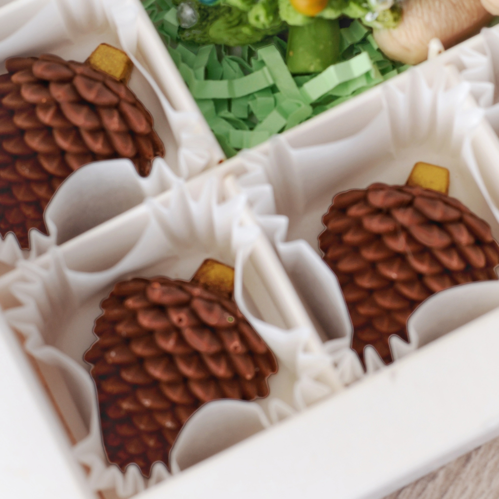 Набор "Мишка с елкой" + 5 шишек