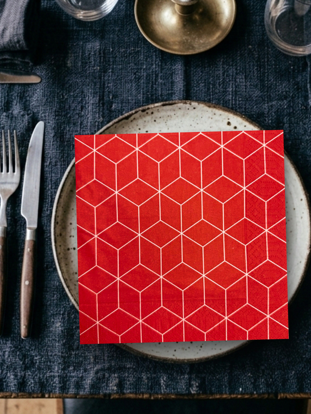 Салфетки бумажные праздничные трёхслойные для сервировки и декупажа Кубики 3D красные