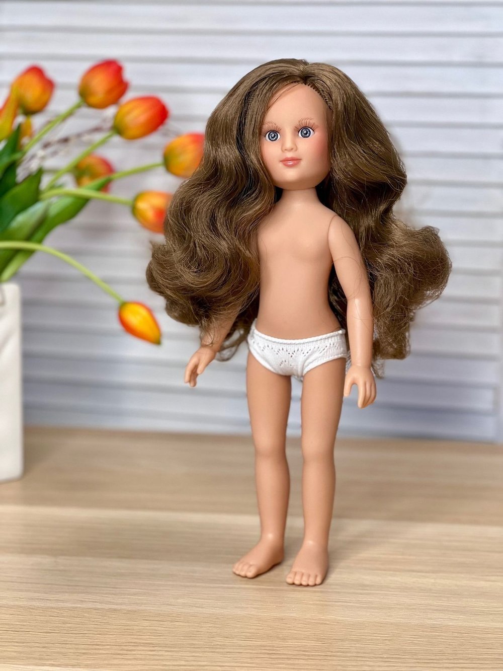 Кукла Nines виниловая 34см Leslie без одежды (1440W2)