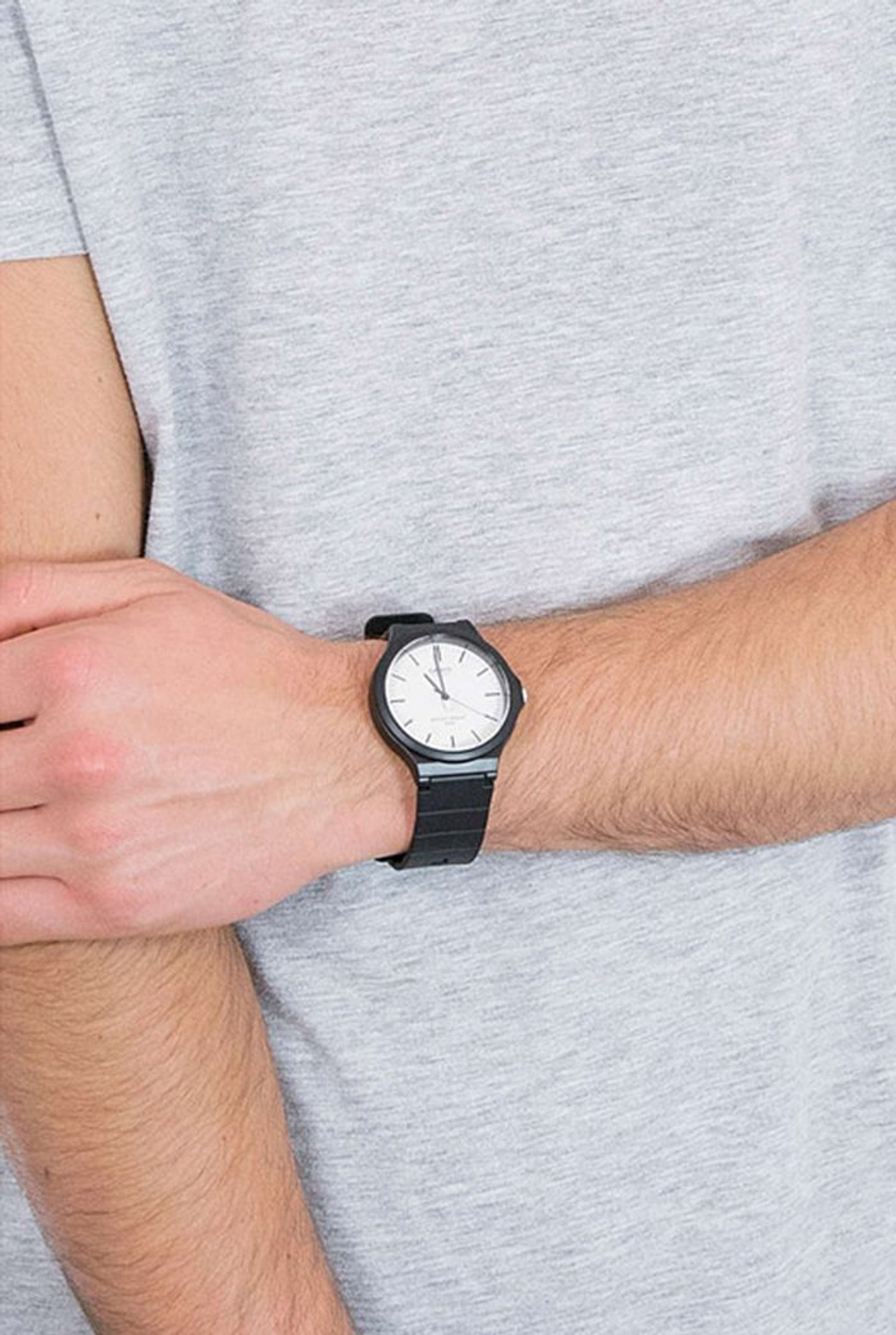 Мужские наручные часы Casio Collection MW-240-7E