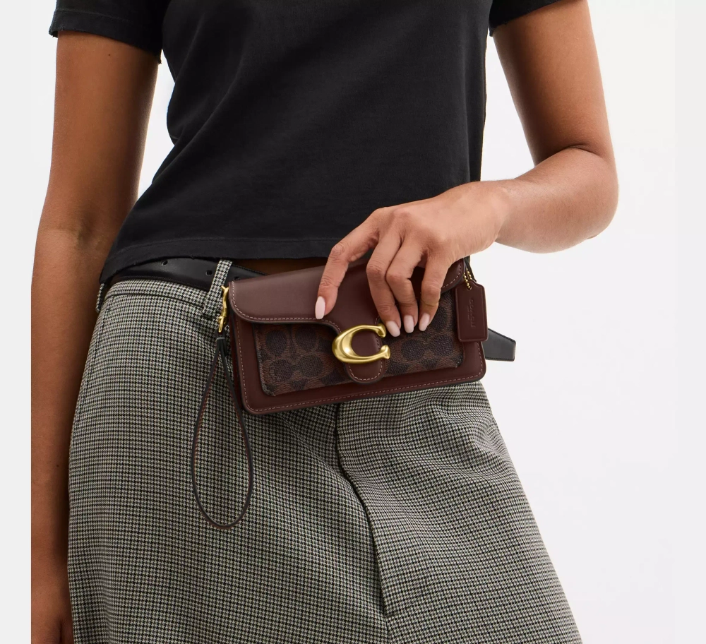 COACH СУМКА ЧЕРЕЗ ПЛЕЧО SIGNATURE CANVAS TABBY 19 С ЦЕПОЧКОЙ, ТЕМНО-КОРИЧНЕВЫЙ