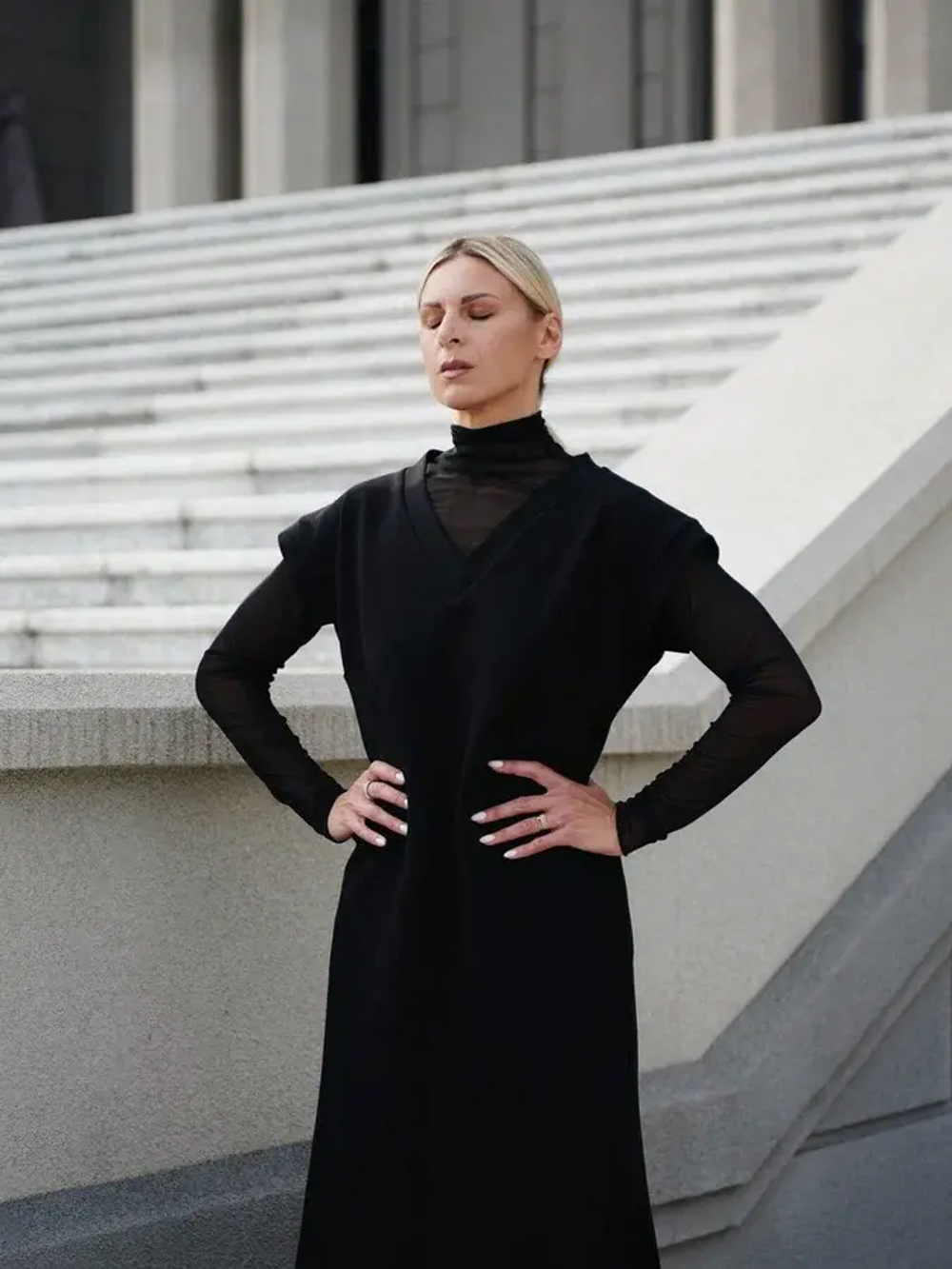 Платье из трикотажа джерси в черном