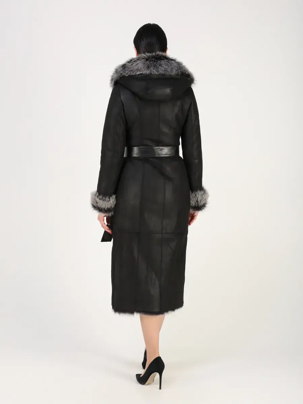 Дубленка зимняя натуральная с капюшоном длинная и теплая