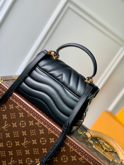 Louis Vuitton Hold Me