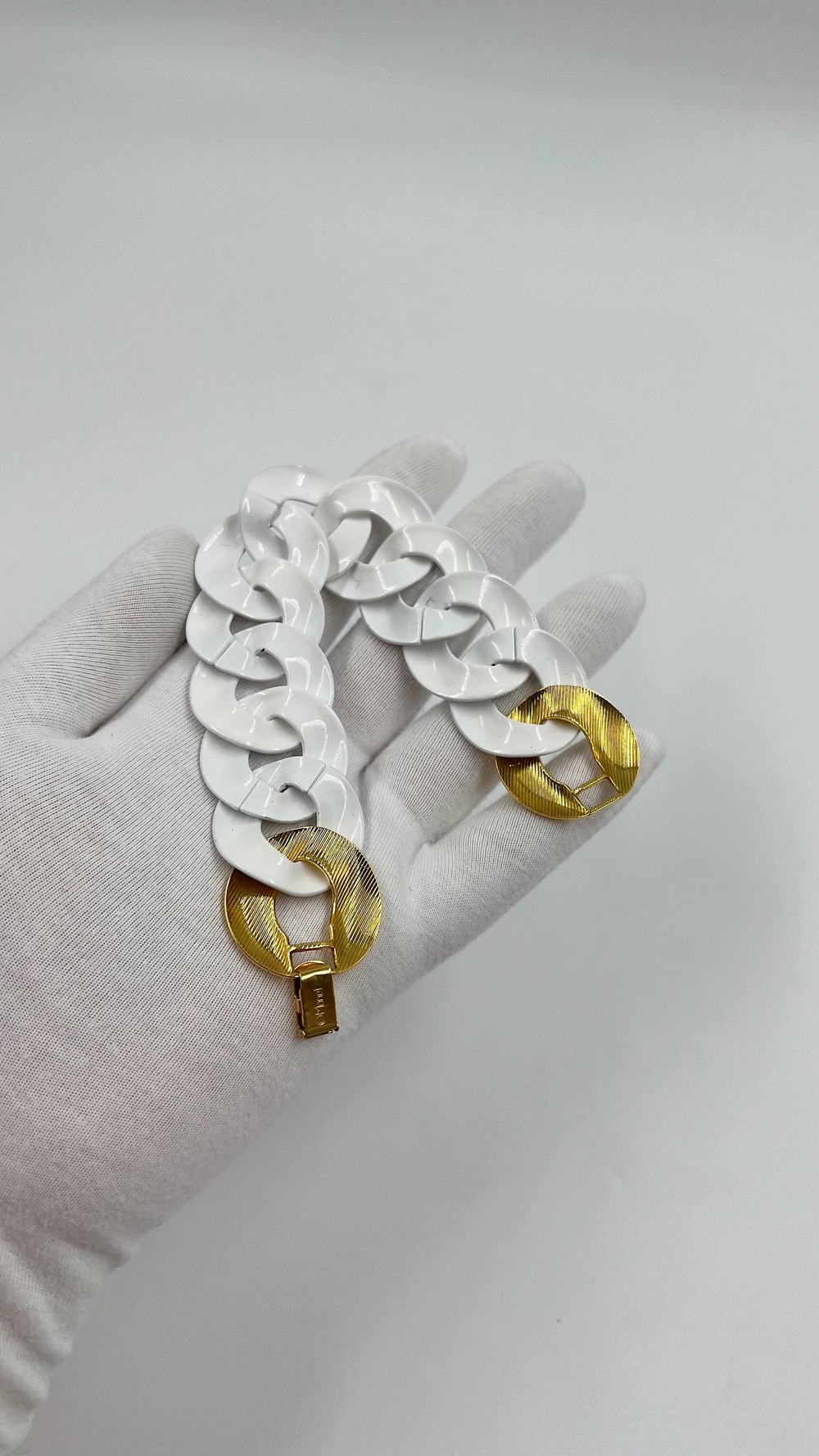 Браслет с белой эмалью Monet