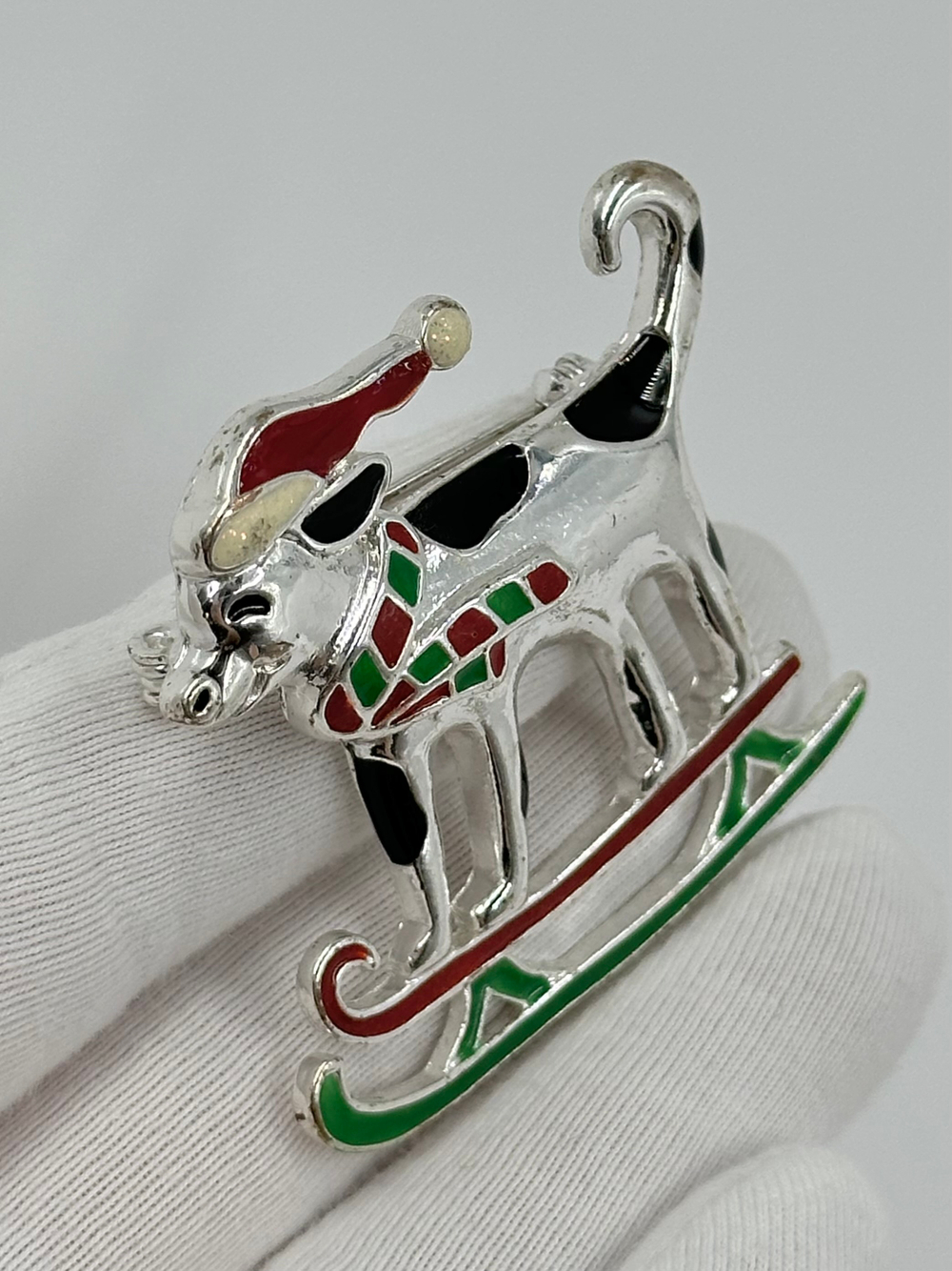 Брошь Собака на санях