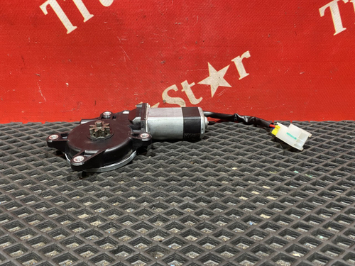 Моторчик стеклоподъемника правый 2023г