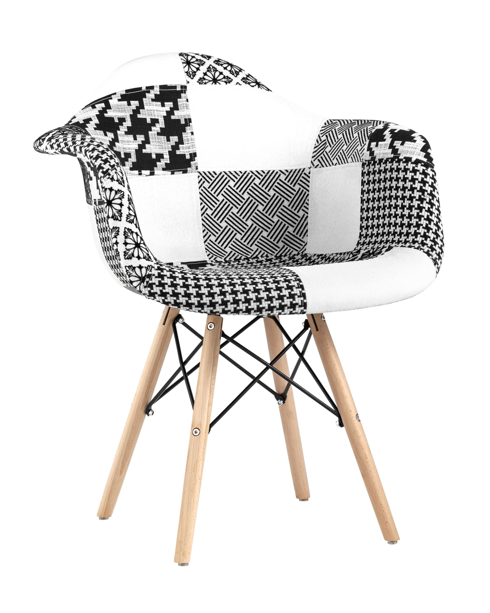 Кресло Eames DSW пэчворк черно-белое на деревянных ножках