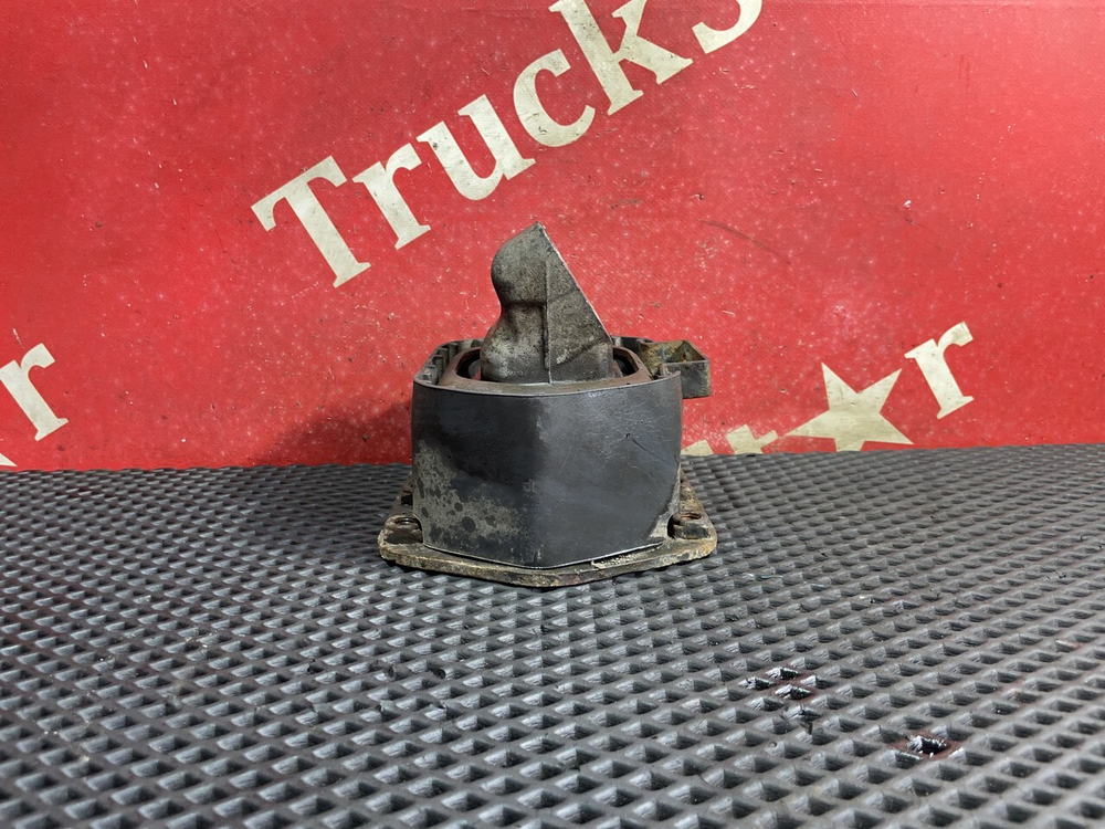 Подушка двигателя задняя