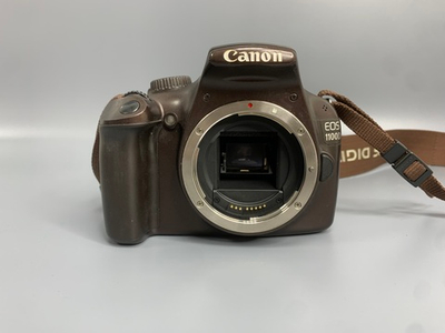 Canon EOS 1100D kit EF-S 18-55mm 3.5-5.6 IS ll 1535 Кадров