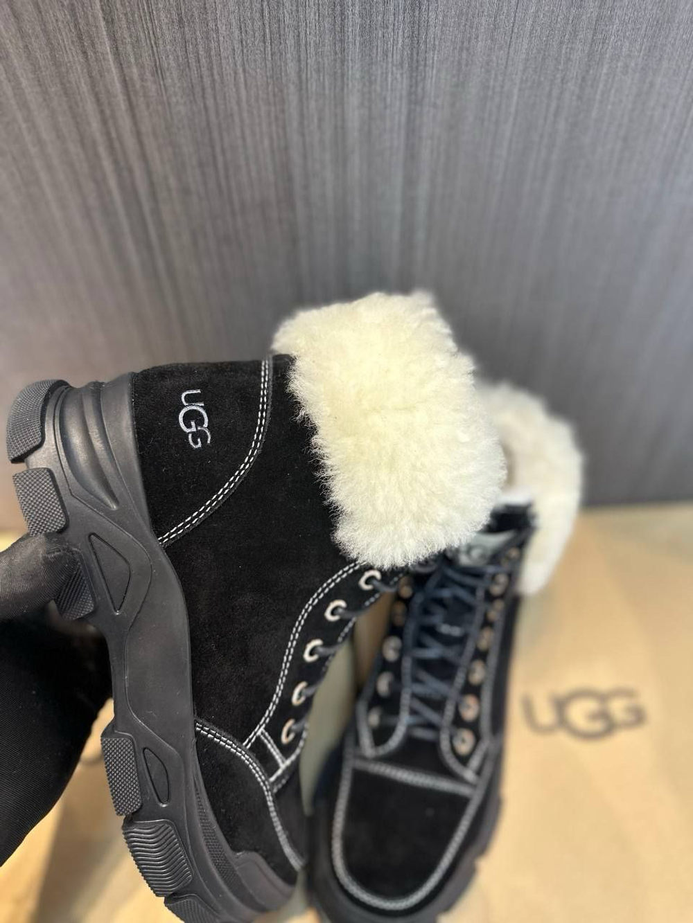 UGG