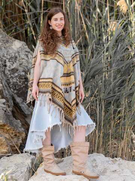 Пончо женское шерстяное с орнаментом