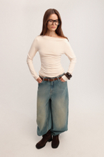 Лонгслив с асимметричным вырезом