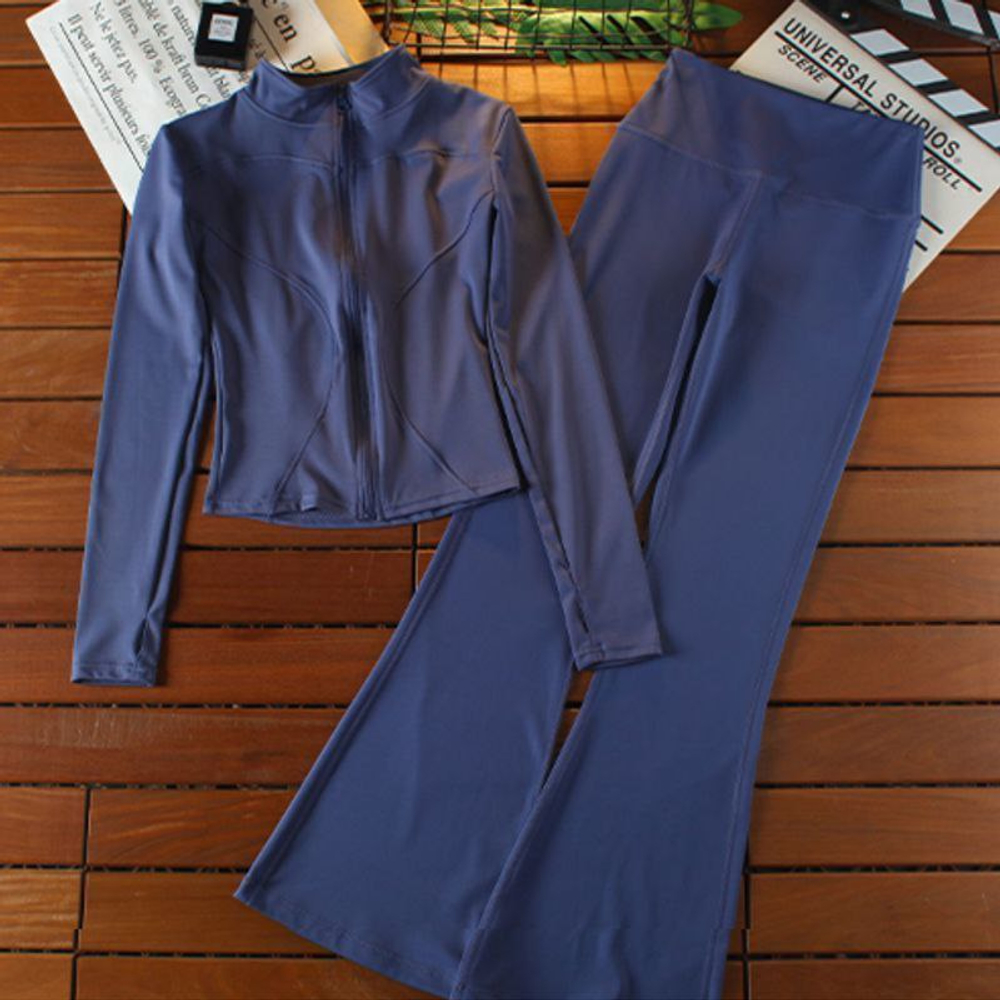 Женский спортивный костюм