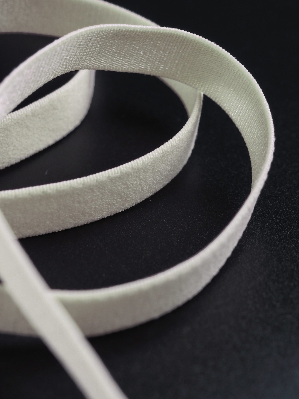 Резинка бретелечная белая глянцевая ширина 10 мм