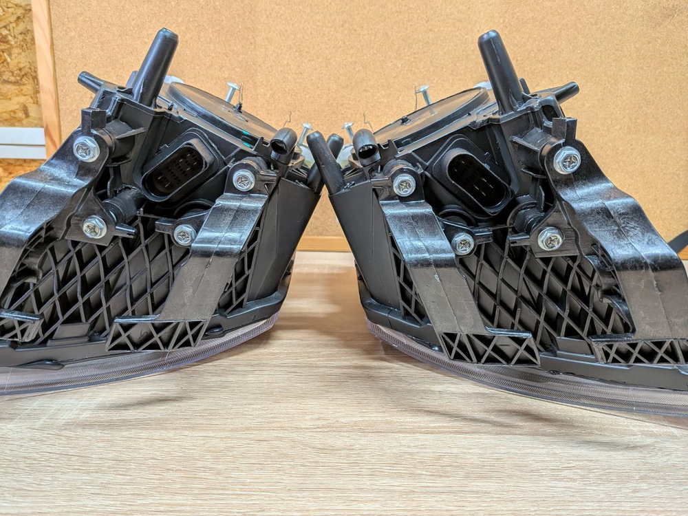 Фара передняя Volvo FH3 FM3 LED Левая+Правая (комплект)