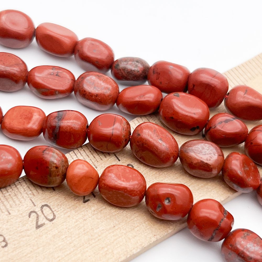 Яшма красная фриформ бусины, размер около 6,5-9,5*6,5-7,5 мм, цена за отрезок 19 см (1/2 нити)