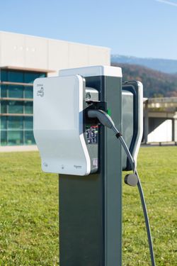 Зарядная станция EVlink Wallbox, 11 кВт, T2 с заглушкой (EVH2S11P04K)