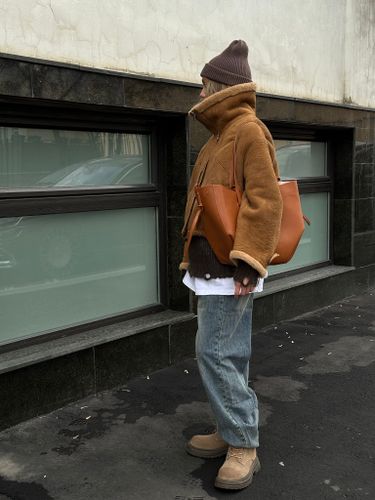 Укороченная коричневая дубленка из овчины