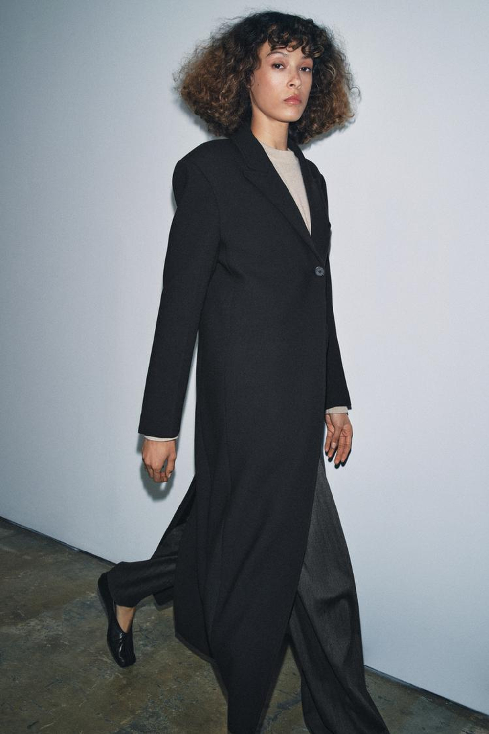 ZARA ПРИТАЛЕННОЕ ПАЛЬТО НА ПУГОВИЦАХ — ZW COLLECTION, ЧЕРНЫЙ