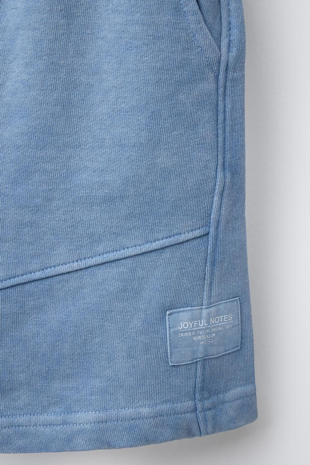 ZARA КРАШЕНЫЕ ШОРТЫ, ЛИНЯЛЫЙ СИНИЙ