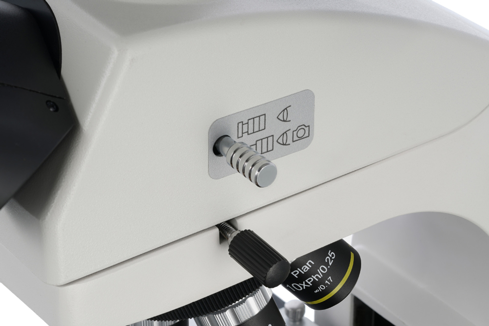 Микроскоп цифровой Levenhuk MED D45T LCD, тринокулярный