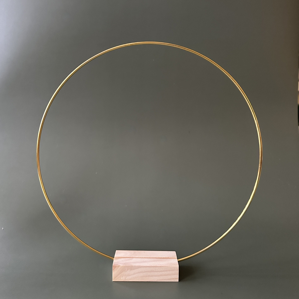 Основа деревянная с прорезью для одного кольца 8 * 3 *2 см, 1 штука, цвет натуральный, крепеж для таблички на стол / основа для свадебного декора стола