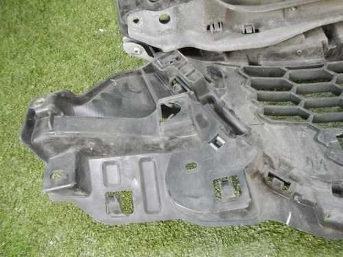 Решетка радиатора Mazda CX-5 (2011-2015)