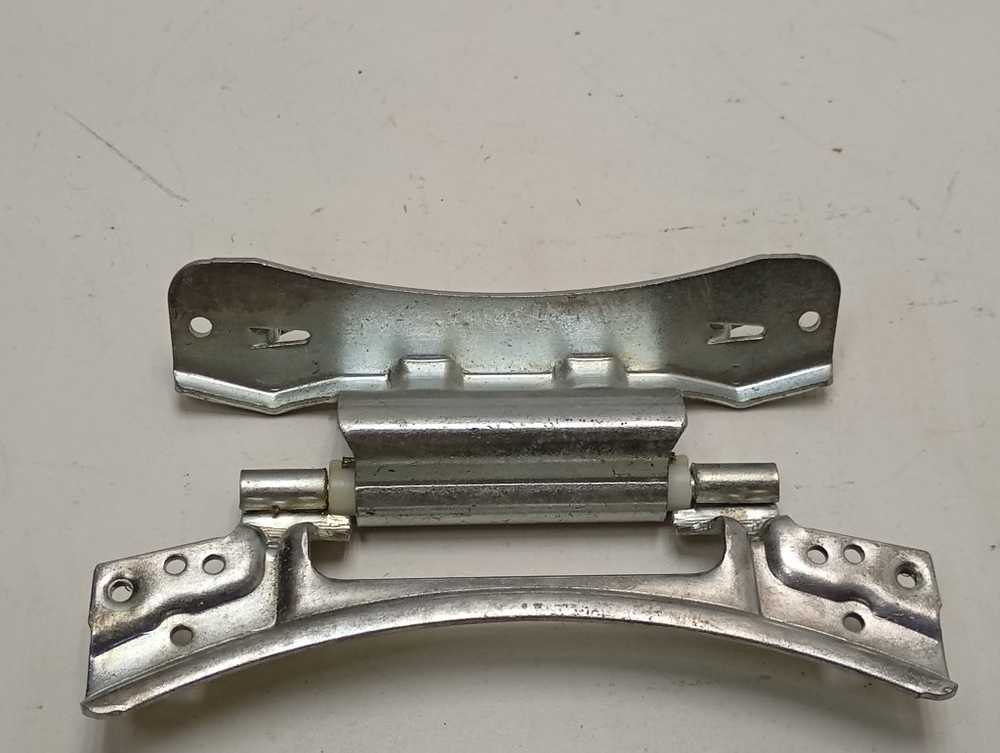 GOY1054L кт48 Петля люка для стиральной машины Candy 41018447 б/у