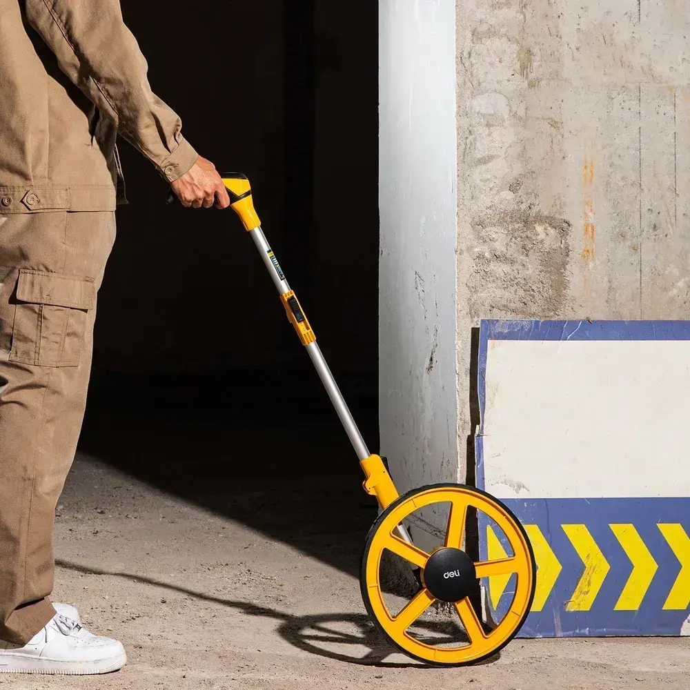 Измерительное дорожное колесо с механическим счетчиком Deli DL330112 диаметр 300мм, точность 0,5%, значение деления 0,1 мм, складная конструкция