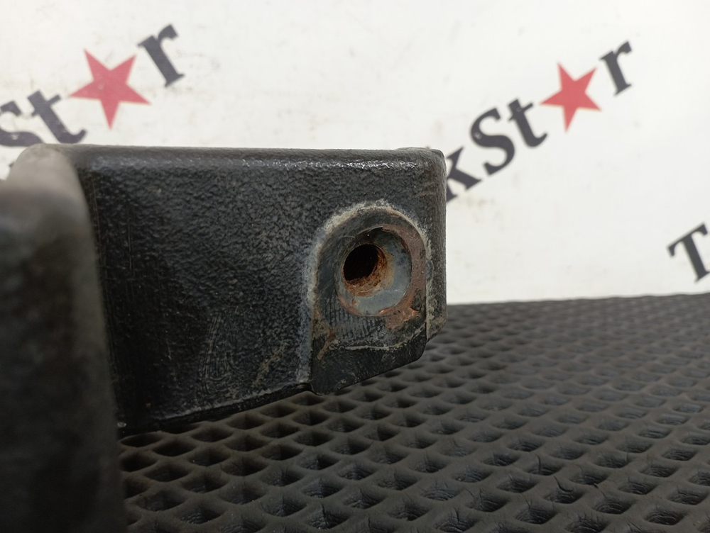 Кронштейн бампера переднего правый 2016г.