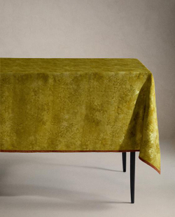 ZARA HOME - MARISA BERENSON ДВУСТОРОННЯЯ АТЛАСНАЯ СКАТЕРТЬ, КОРАЛЛОВЫЙ