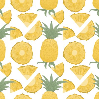 Ананасовый паттерн. Спелые сочные дольки ананаса на белом фоне. Тропические фрукты.