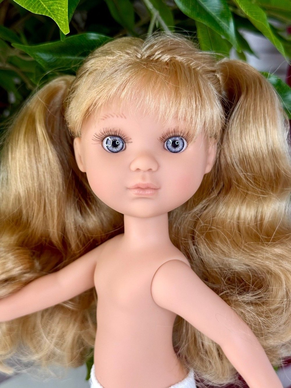 Кукла BERJUAN виниловая 35см Ева без одежды (2836A3)