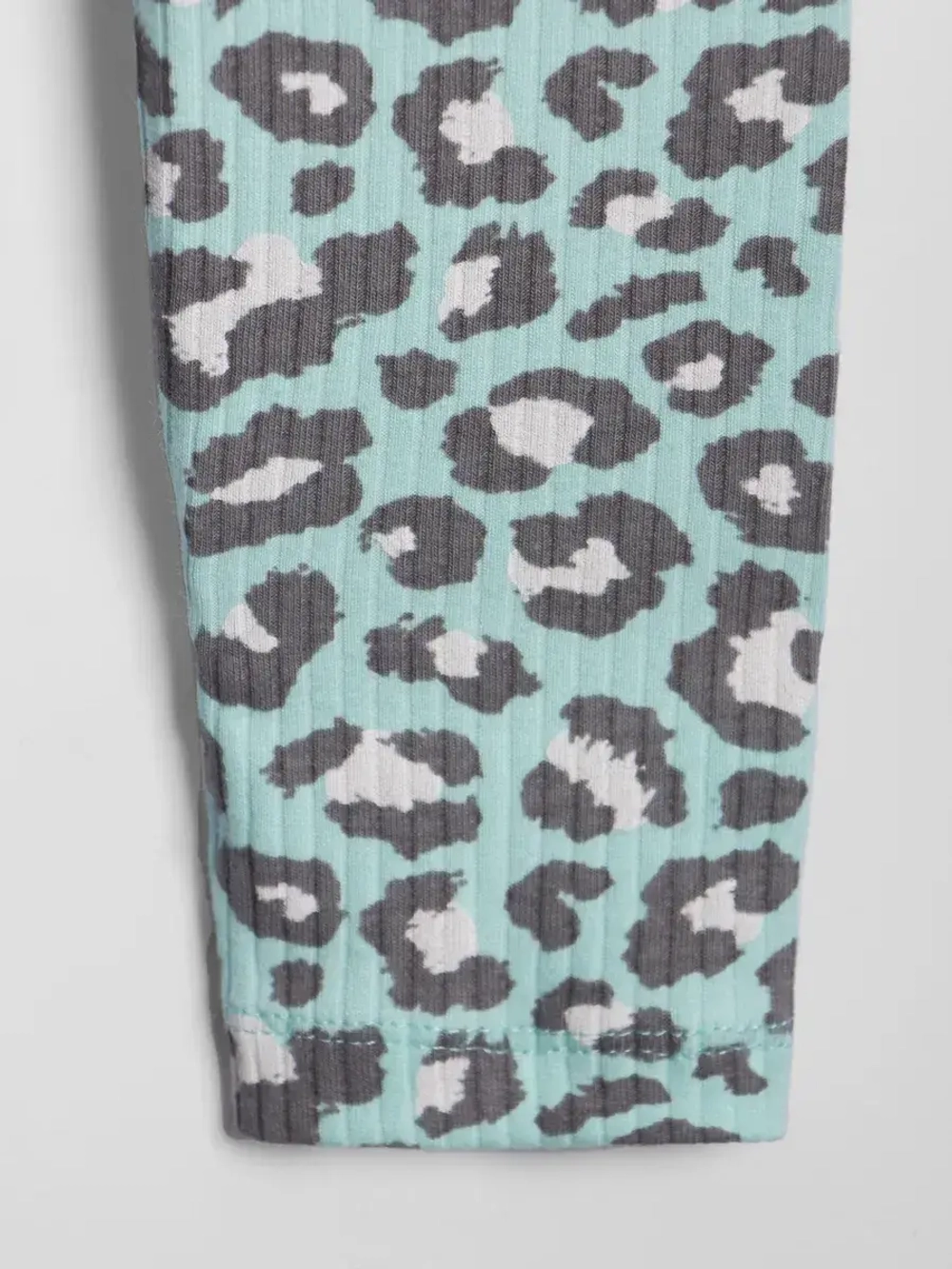 Серый костюм для девочки на лето