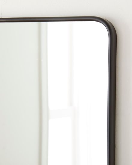 Зеркало в чёрной раме “Теони”